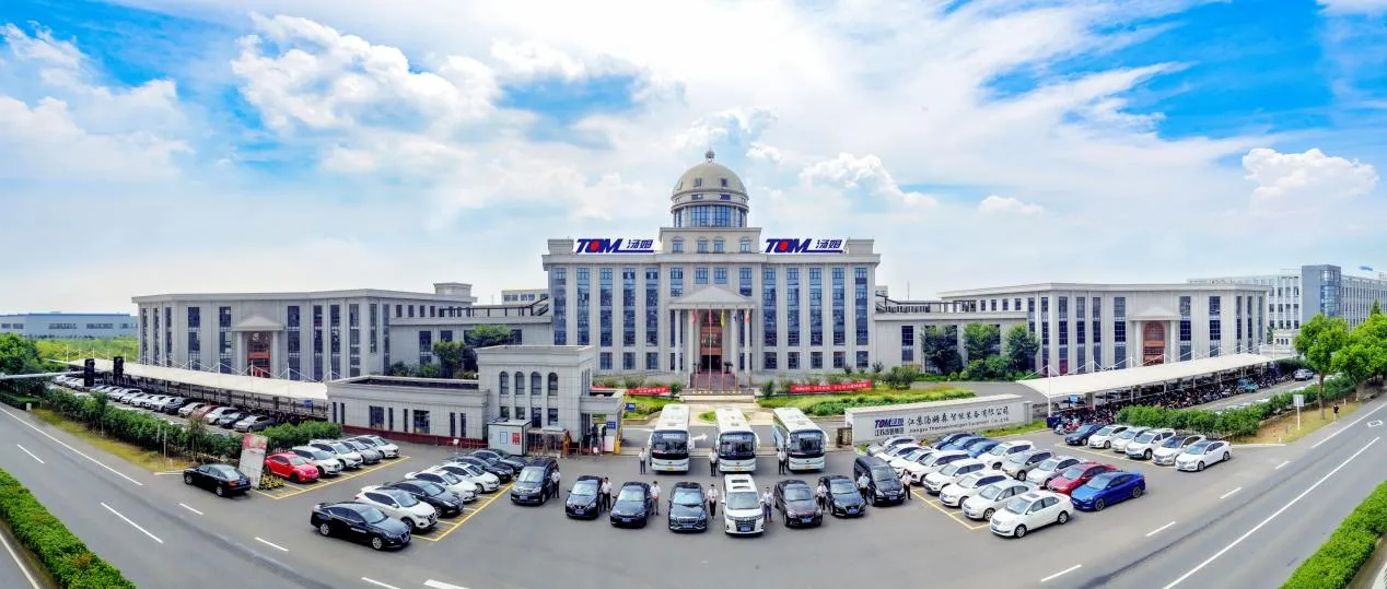 ODM Otomatis Cairan Multi-Head Eksklusif Paten Antifreeze dan Mesin Pengisian Botol Minyak 12